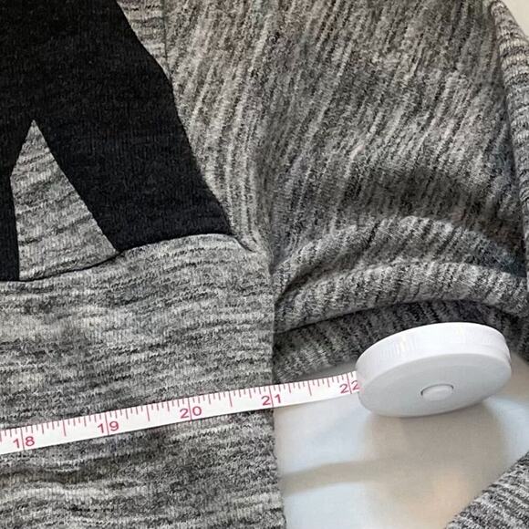 PINK Victoria's Secret Oversized Quarter Zip Sweatshirt in Gray/Black, Size M - Picture 15 of 16